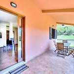 Hébergement de vacances Gorgeous In With Swimming Pool