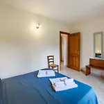 Gorgeous In With Swimming Pool Hébergement de vacances *