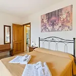 Hébergement de vacances Gorgeous In With Swimming Pool *