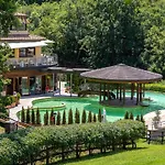 Hébergement de vacances Gorgeous In With Swimming Pool *