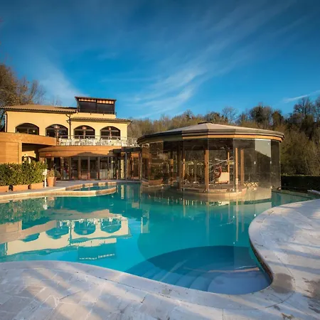Gorgeous In With Swimming Pool Holiday home