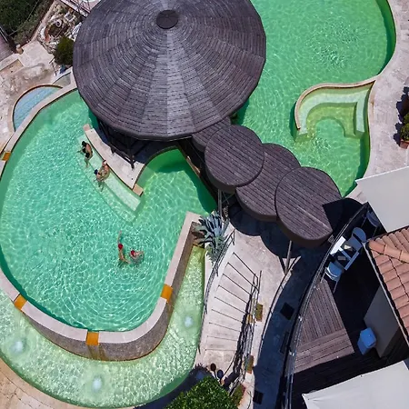 Gorgeous In With Swimming Pool Holiday home *