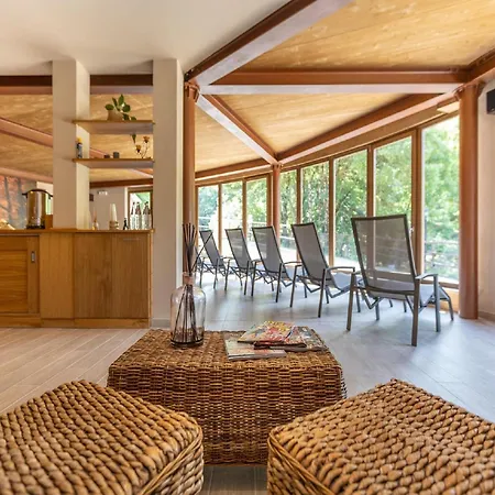 Gorgeous In With Swimming Pool Holiday home