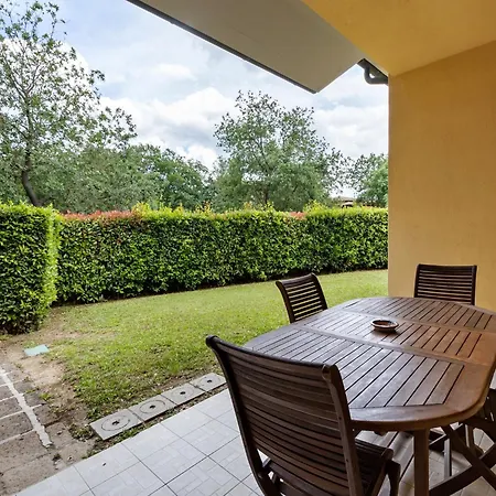 Casa vacanze Gorgeous In With Swimming Pool